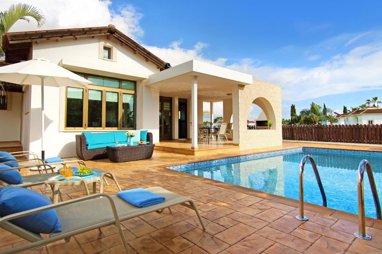 Villa Merry Айя Напа Екстериор снимка