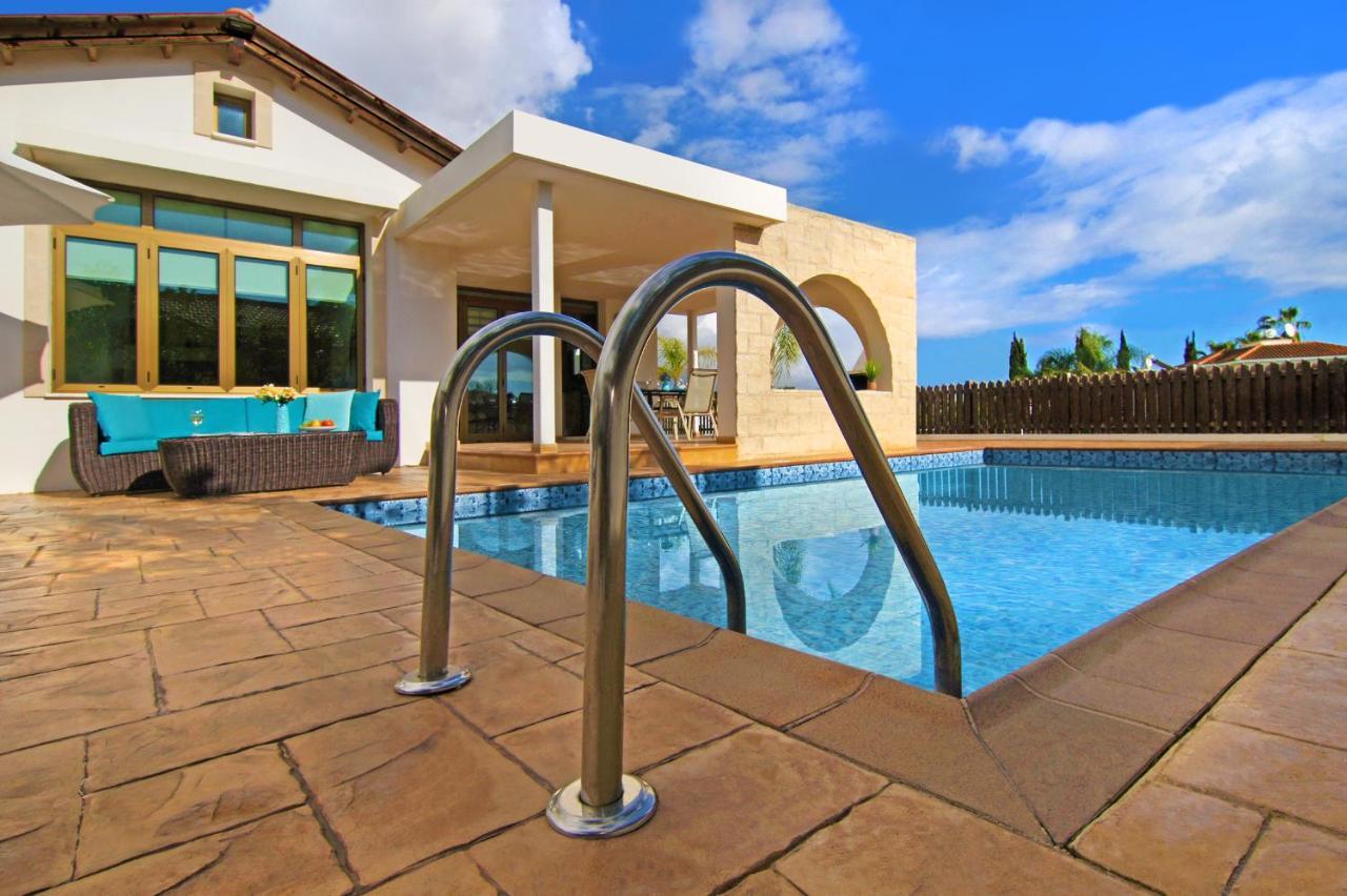 Villa Merry Айя Напа Екстериор снимка