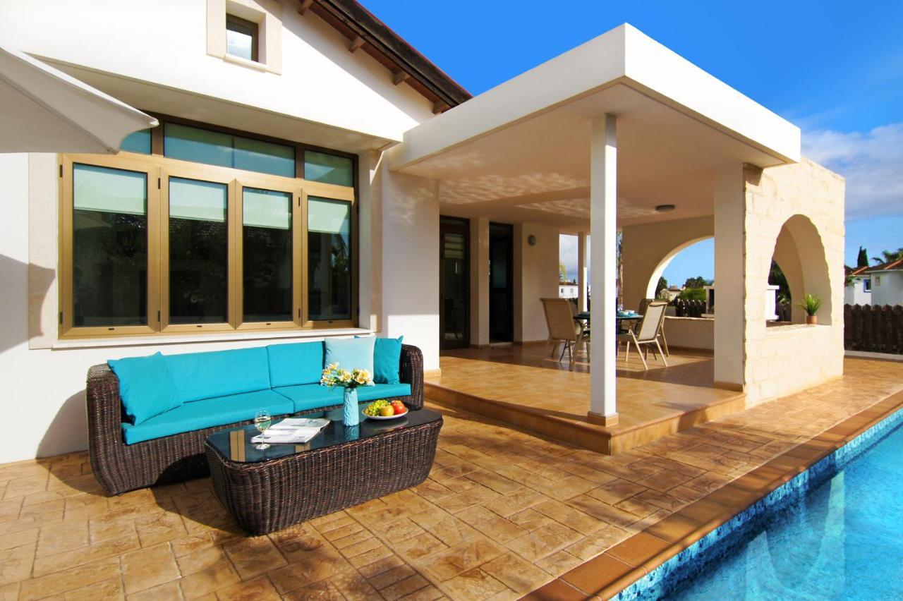Villa Merry Айя Напа Екстериор снимка