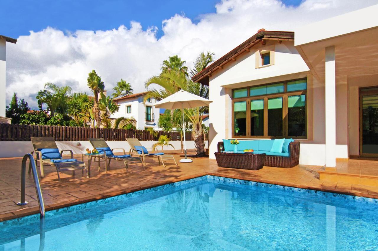 Villa Merry Айя Напа Екстериор снимка