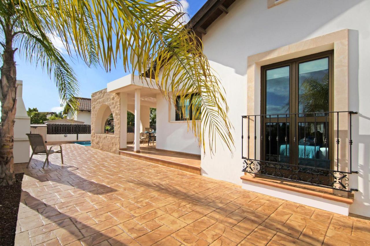 Villa Merry Айя Напа Екстериор снимка