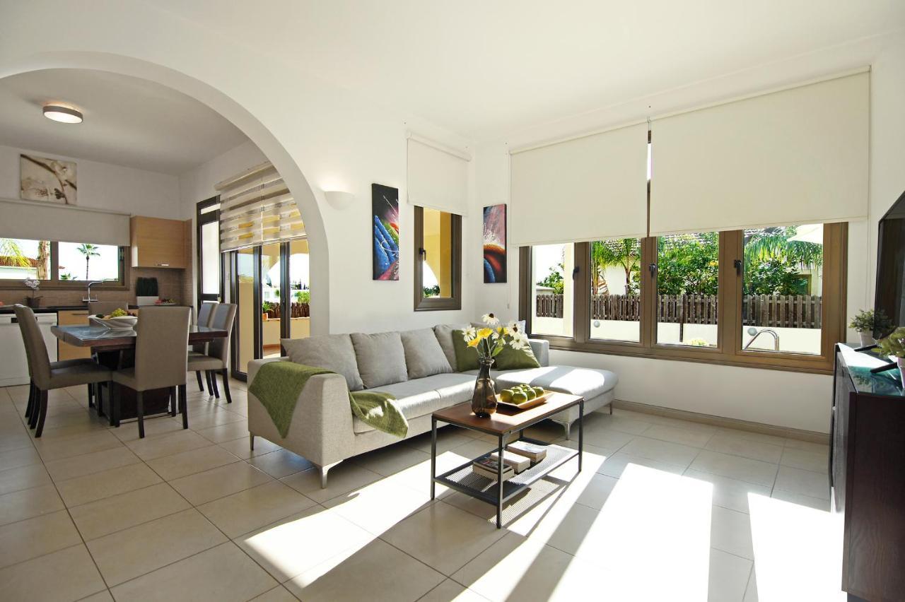 Villa Merry Айя Напа Екстериор снимка